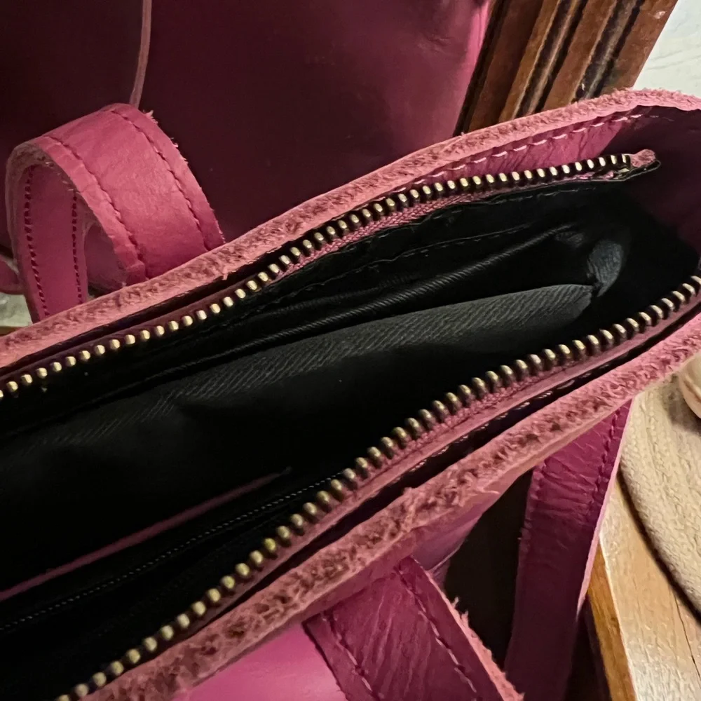 WESTON COLE Full Grain Buffalo Leather Zip Top Laptop Tote Adjustable Strap Pink
